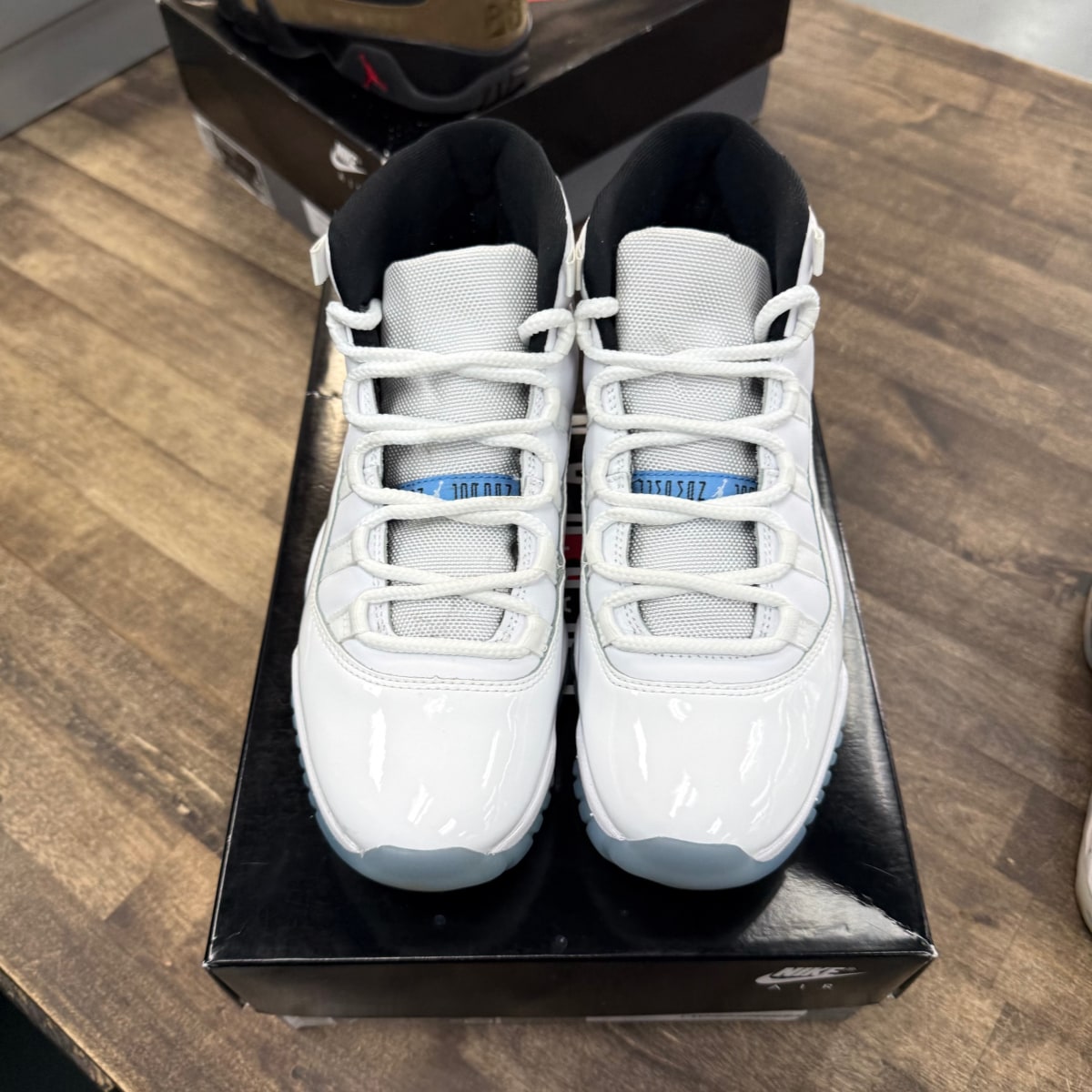 Jordan 11 Retro Legend Blue (2024) - Image 2