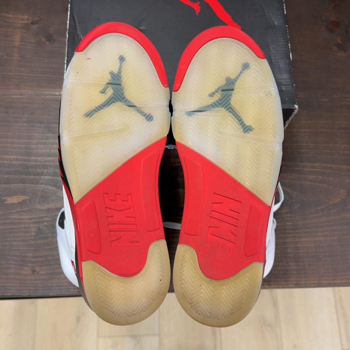 Jordan 5 Retro Fire Red Black Tongue (2025) Size 10.5 (Pre-Owned) - aux