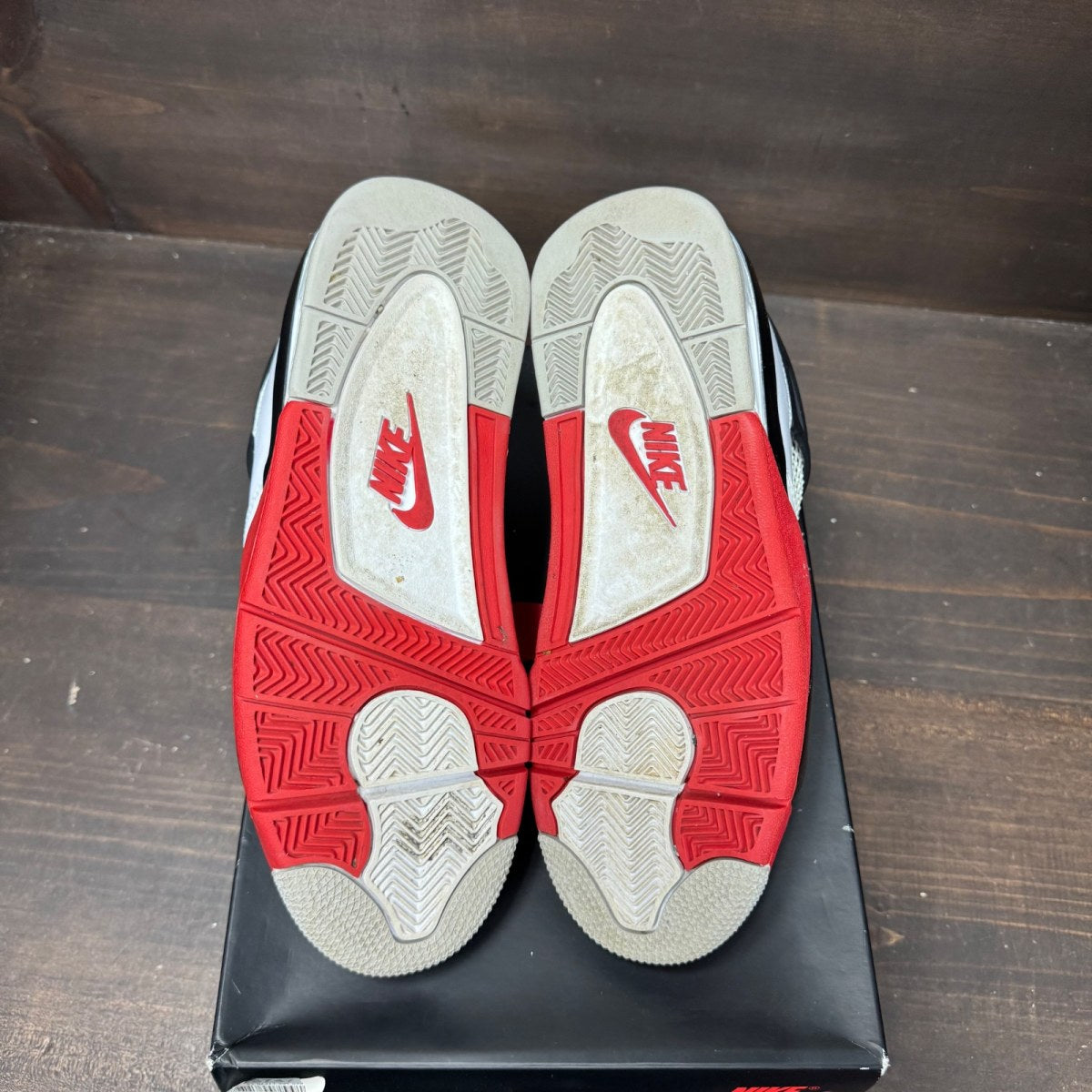 Jordan 4 Retro Fire Red (2020) Size 9 (Pre-Owned) - box