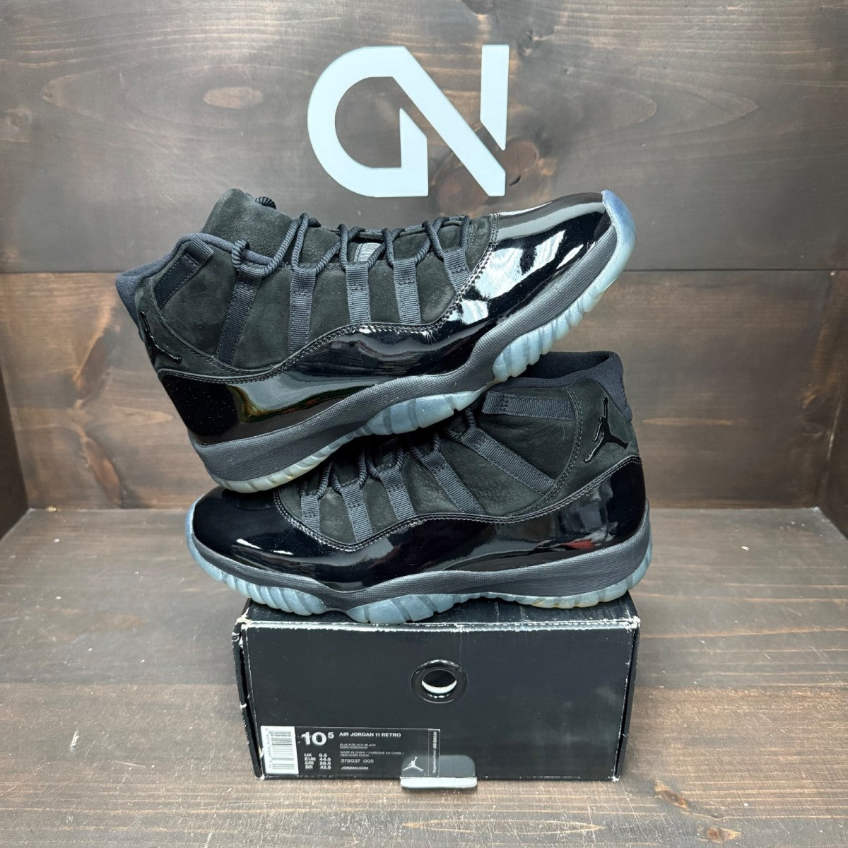 Jordan 11 Retro Cap and Gown Size 10.5 (Pre-Owned)