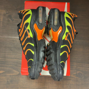 Nike Air Max Plus GS 'Black Volt Total Orange' Size 5 (Pre-Owned) - Image 4