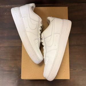 Nike Air Force 1 Low LE Triple White (GS) Size 6.5Y (Pre-Owned) - Image 2