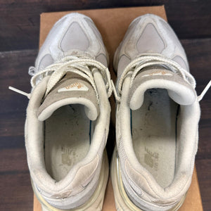 New Balance 9060 Oatmeal Size 7.5 (Pre-Owned) - Image 4
