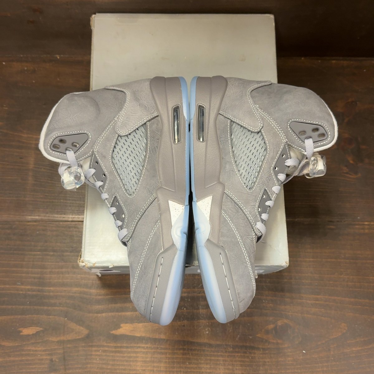 Jordan 5 Retro Wolf Grey (2026) Size 10 (Pre-Owned) - aux