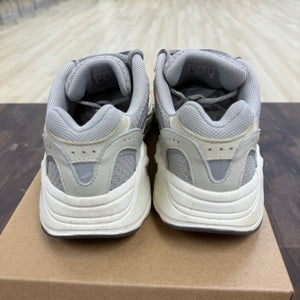 adidas Yeezy Boost 700 V2 Cream Size 7 (Pre-Owned) - Image 5