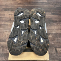 Metallic MNVN Yeexy 700 (USED)