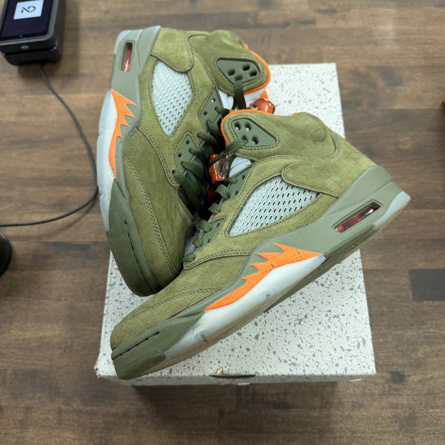 Olive Jordan 5 Retro (USED)