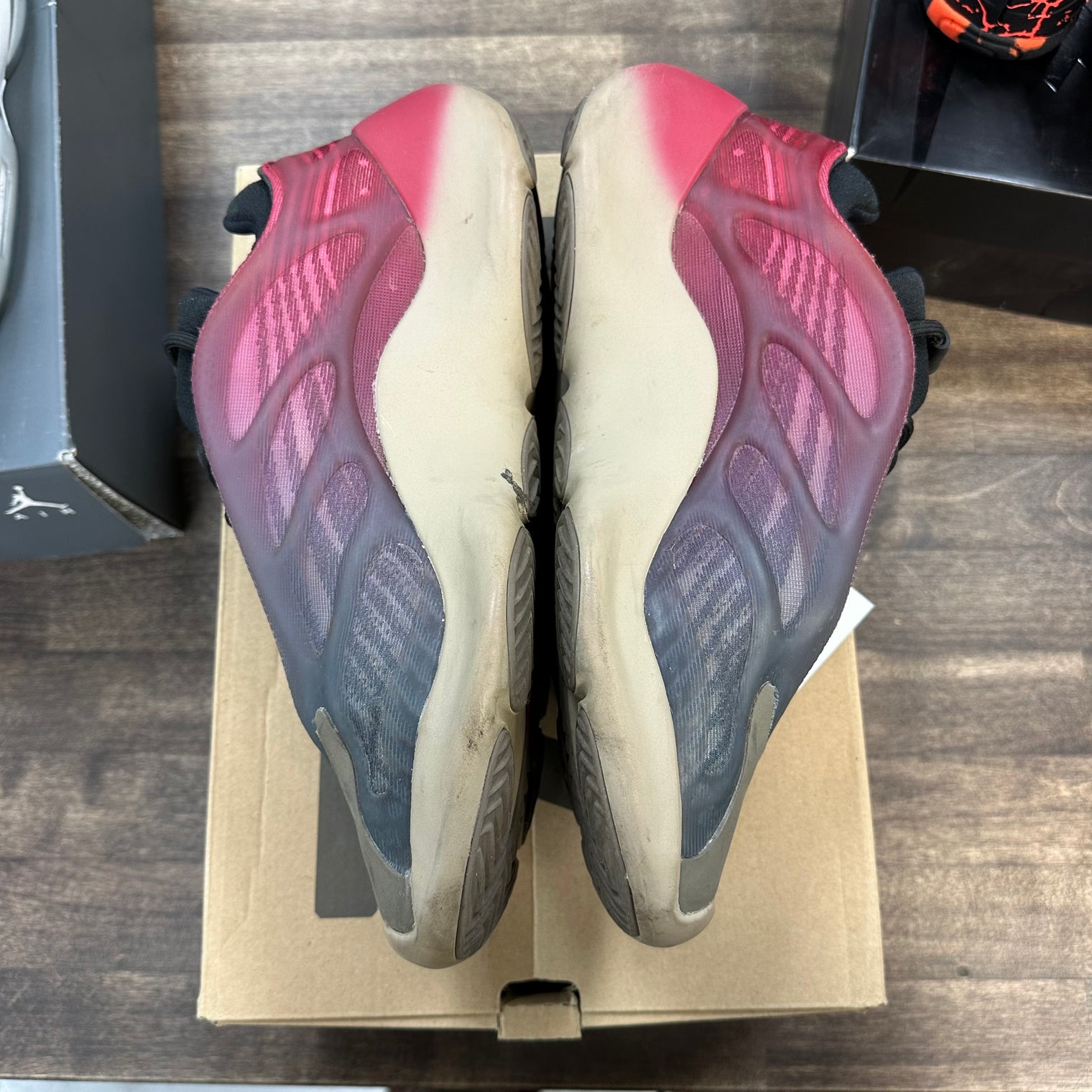 Fade Carbon Yeezy 700 V3 (USED)