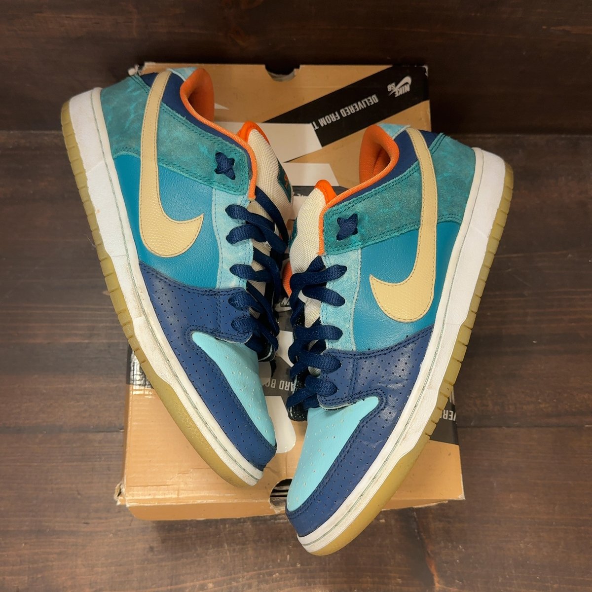 Nike SB Dunk Low MIA Skate Shop Size 10 (Pre-Owned) - back