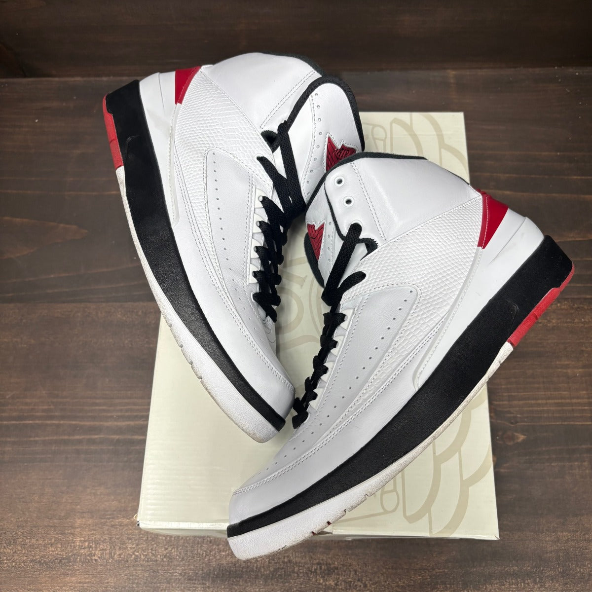 Jordan 2 Retro OG Chicago (2022) - Image 2