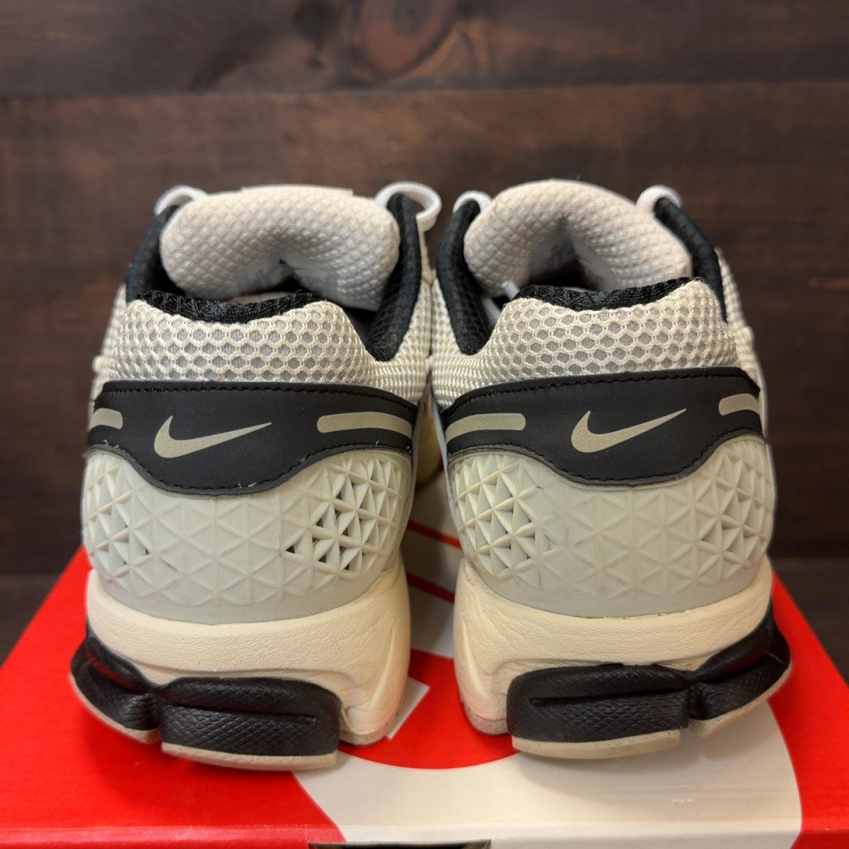 Nike Zoom Vomero 5 Supersonic Light Bone Black - Image 4