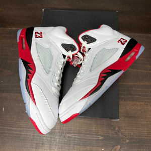 Jordan 5 Retro Fire Red Black Tongue (2025) Size 9 (Pre-Owned)