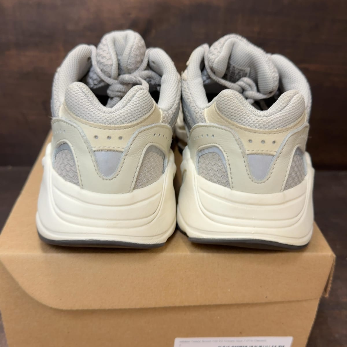 adidas Yeezy Boost 700 V2 Cream Size 7 (Pre-Owned) - aux