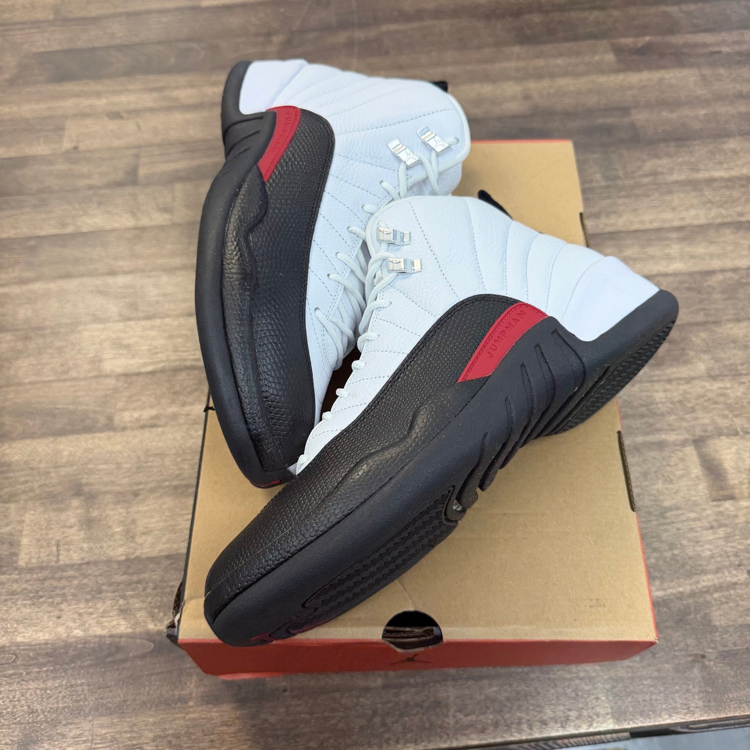 Taxi Flip Jordan 12 Retro (USED)