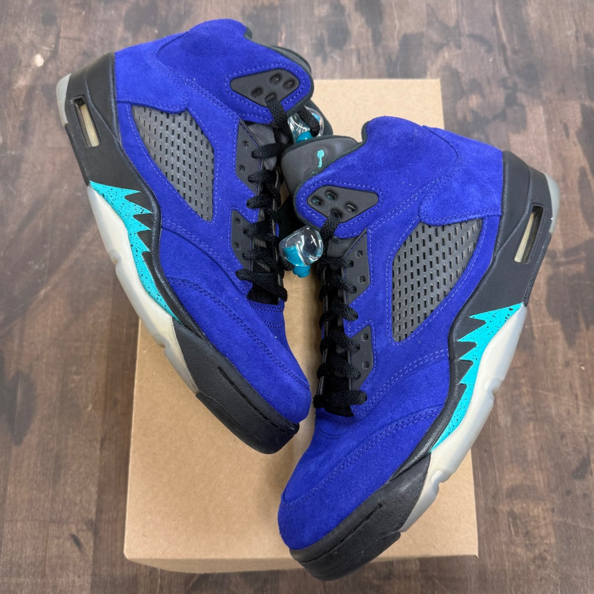 Jordan 5 Retro Alternate Grape Size 9 (Pre-Owned) - Image 1