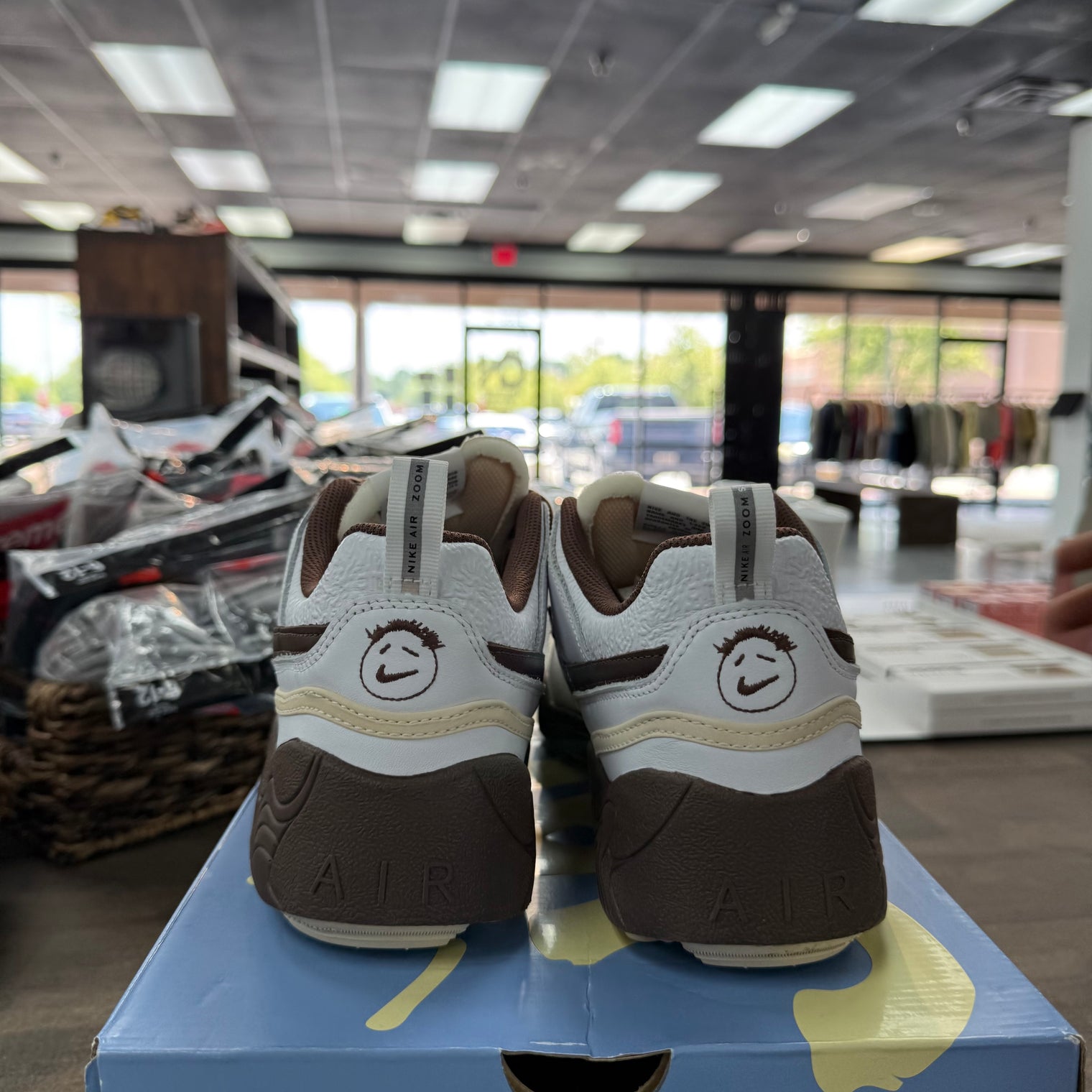 Field Jaxx Travis Scott Chocolate (USED)