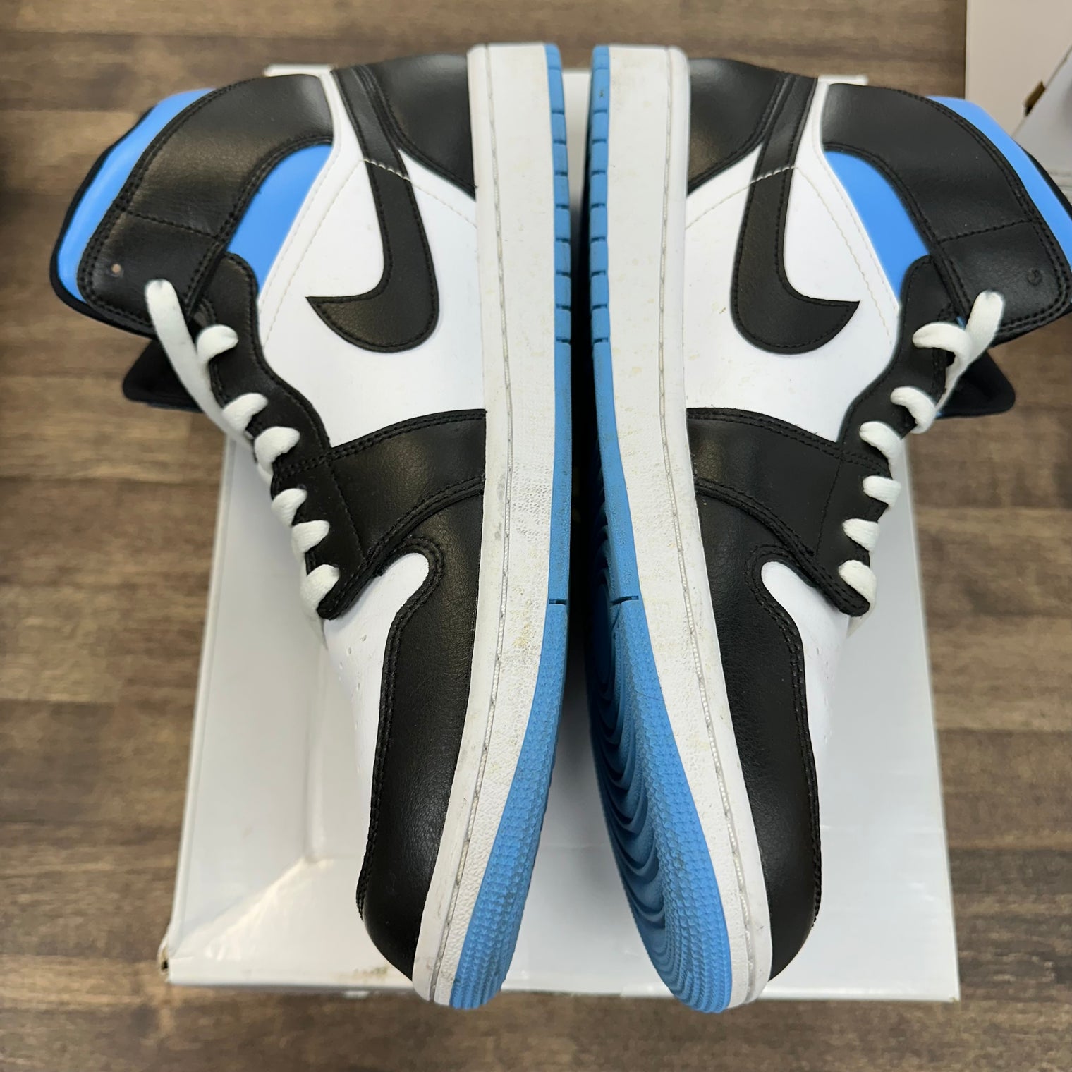 University Blue Jordan 1 Mid (W) (USED)