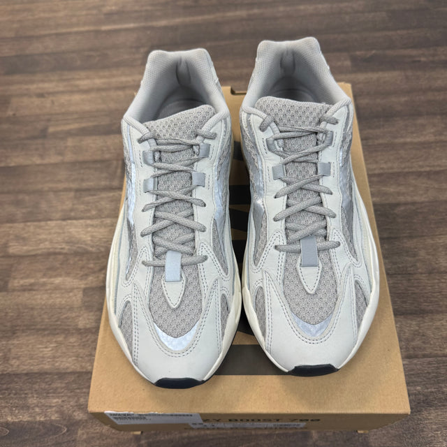 Static Yeezy 700 V2 (USED)