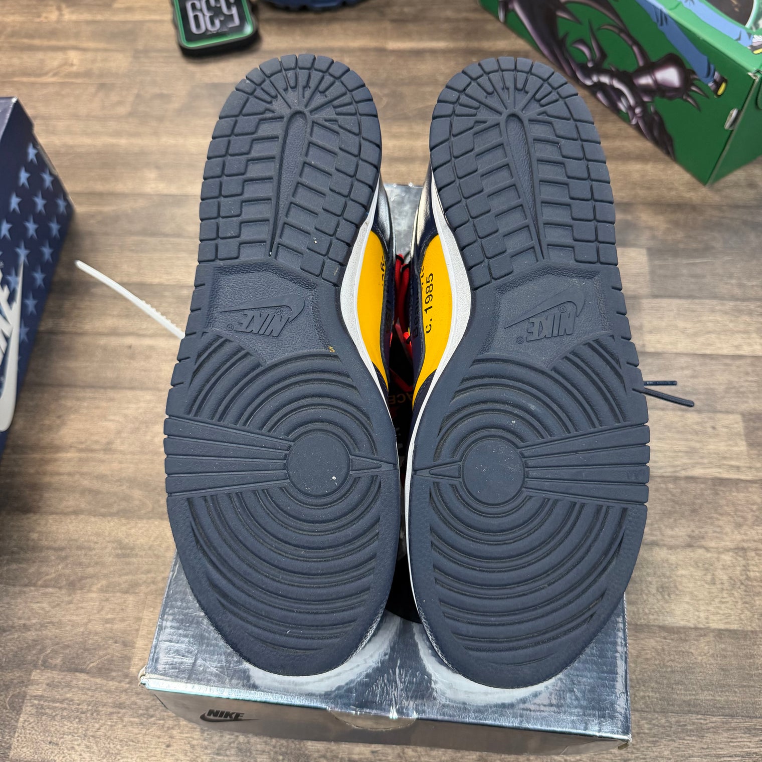 Off-White University Gold Nike Dunk Low (USED)