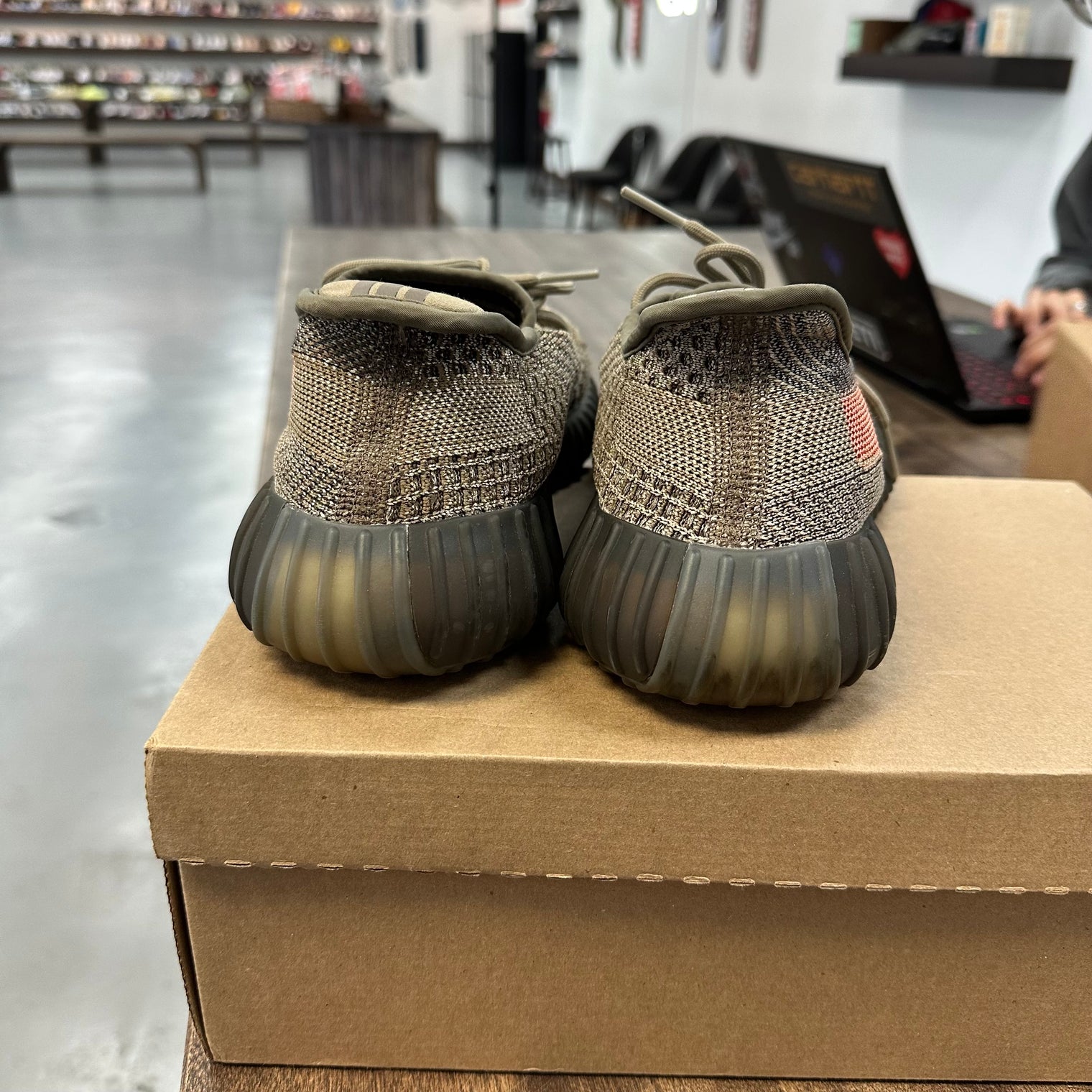Ash Stone Yeezy 350 (USED,No Box)