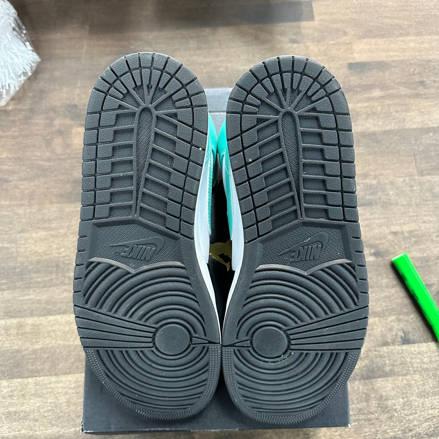 Jordan 1 Mid Tropical Twist Igloo (US 10) (USED)