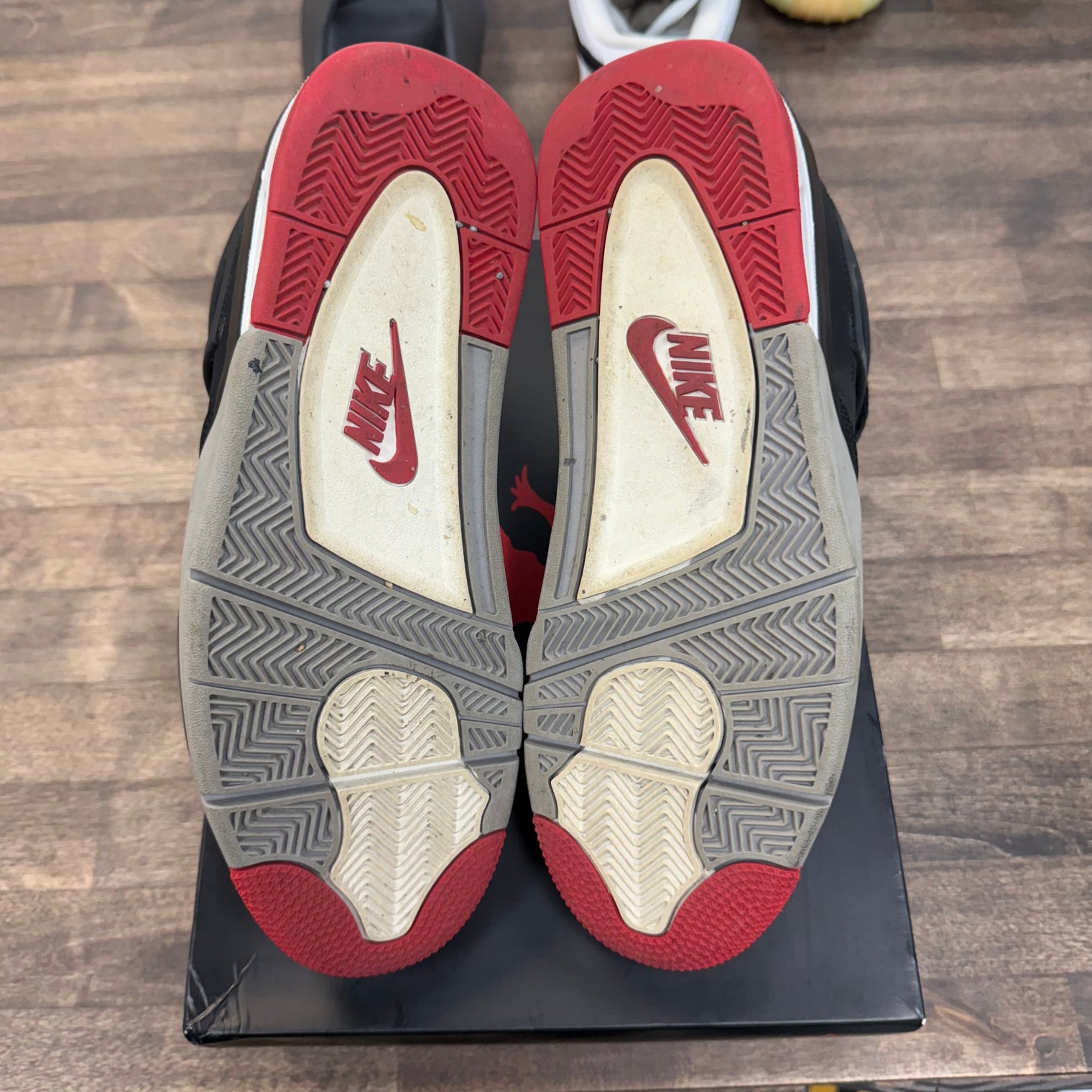 Bred Jordan 4 2019 (USED)