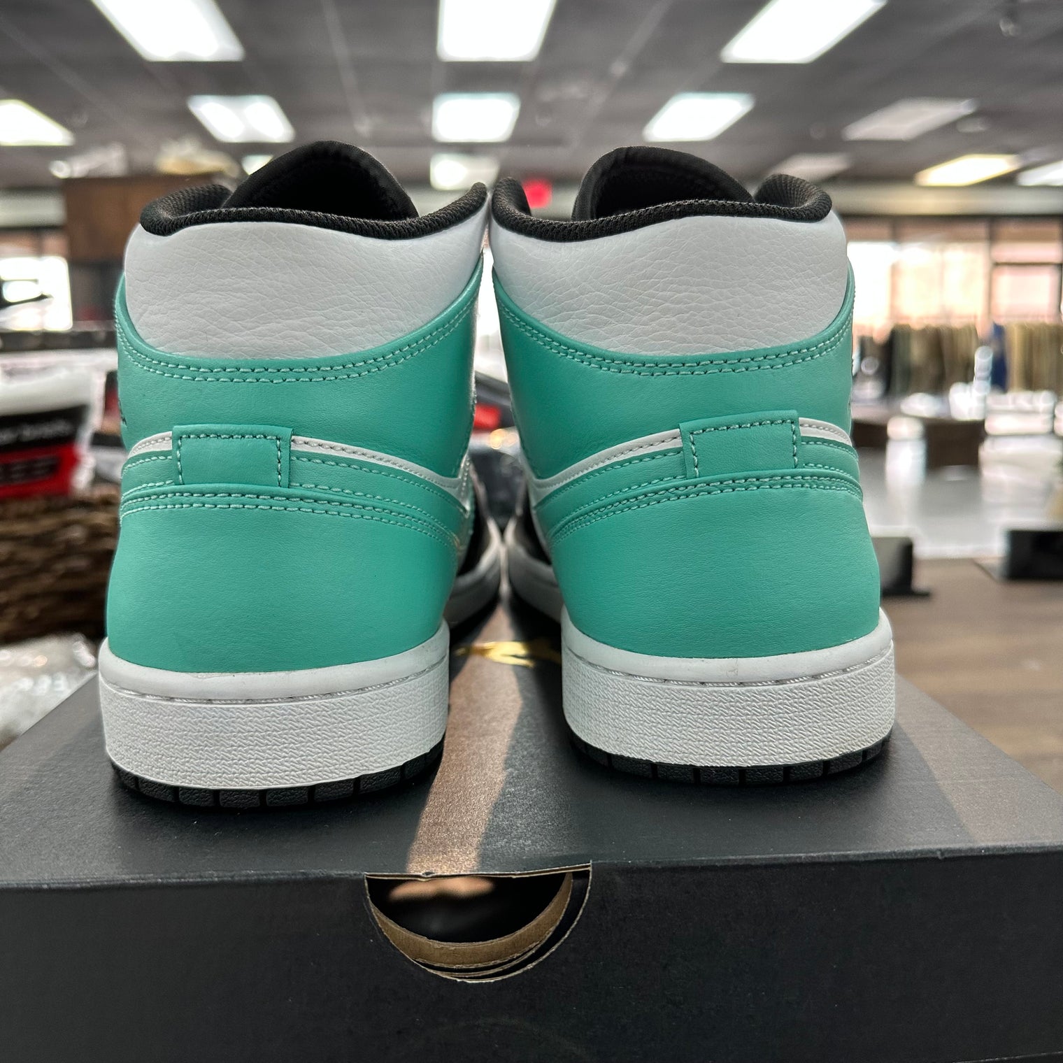 Jordan 1 Mid Tropical Twist Igloo (US 10) (USED)