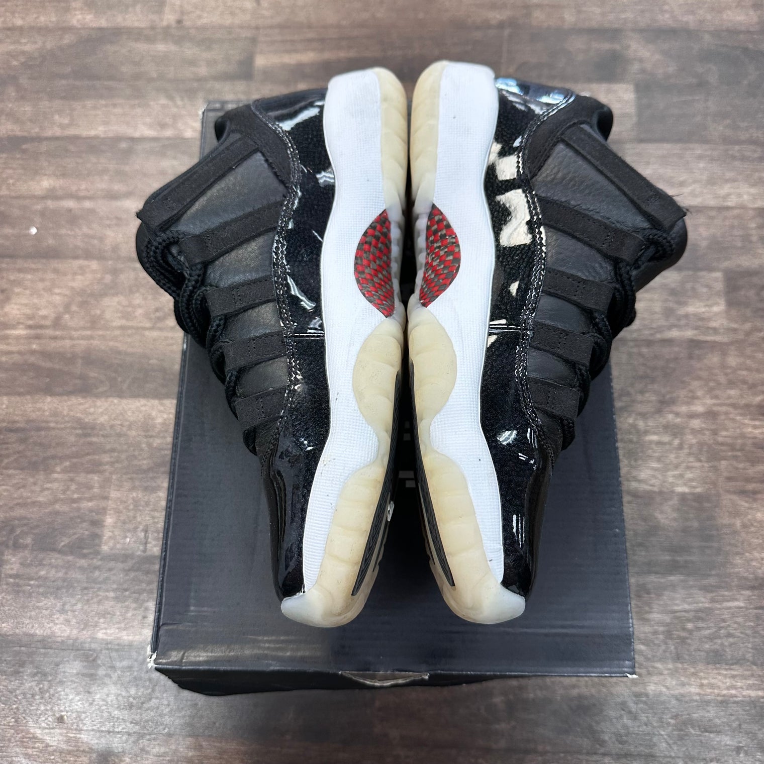 (GS) 72-10 Jordan 11 Low (USED)