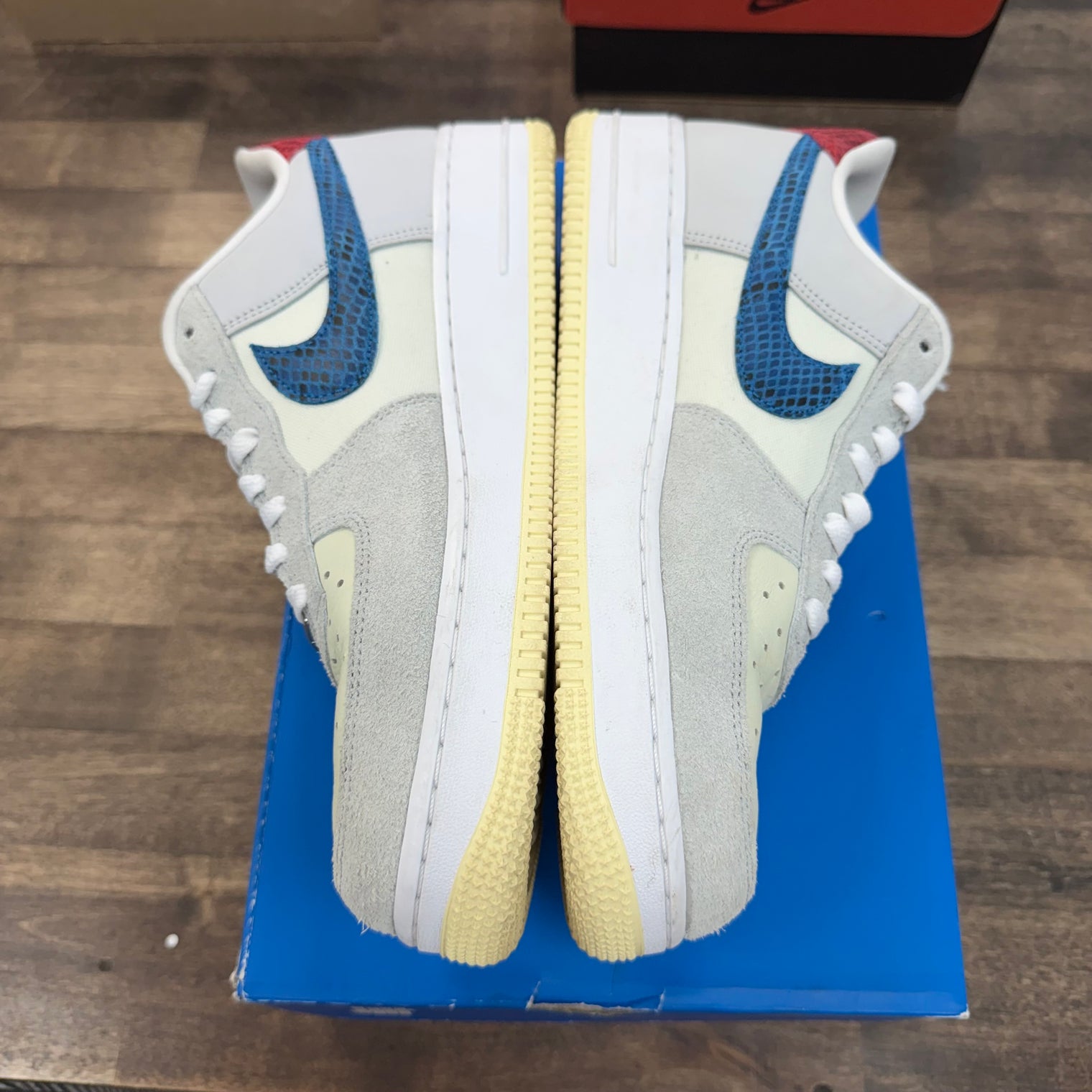 Undefeated 5 On It Dunk vs. AF1 Nike Air Force 1 Low (USED)