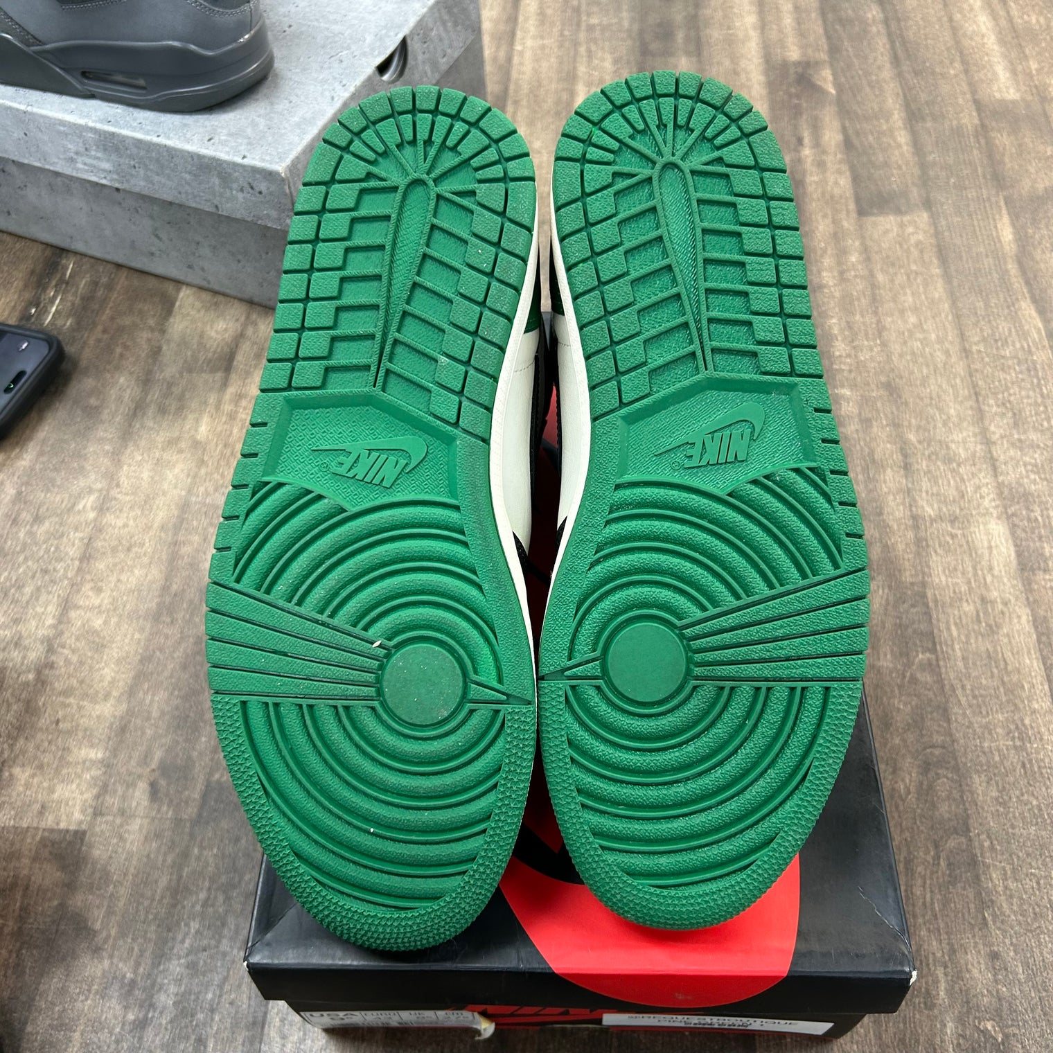 Pine Green Jordan 1 Retro High (Lightly Worn)