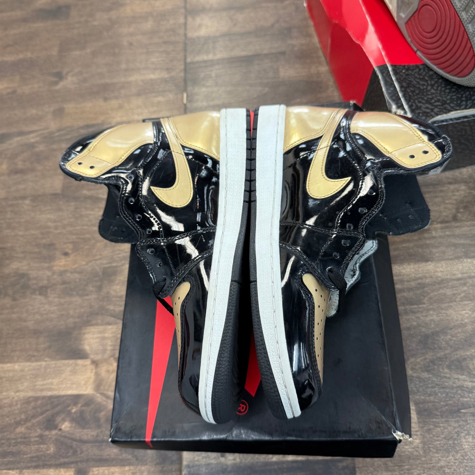 Patent Gold Jordan 1 High (USED)