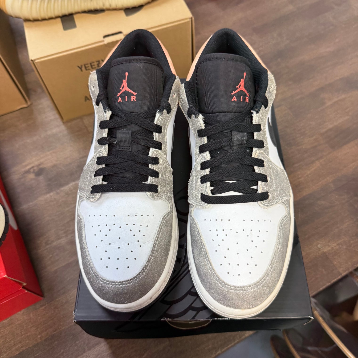 Flight Club Jordan 1 Low (USED)