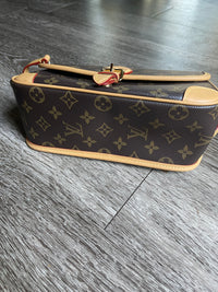 Louis Vuitton Diane Bag (LIKE NEW)