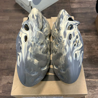 MXT Moon Grey Yeezy Foam RNNR (USED, Replacement Box)