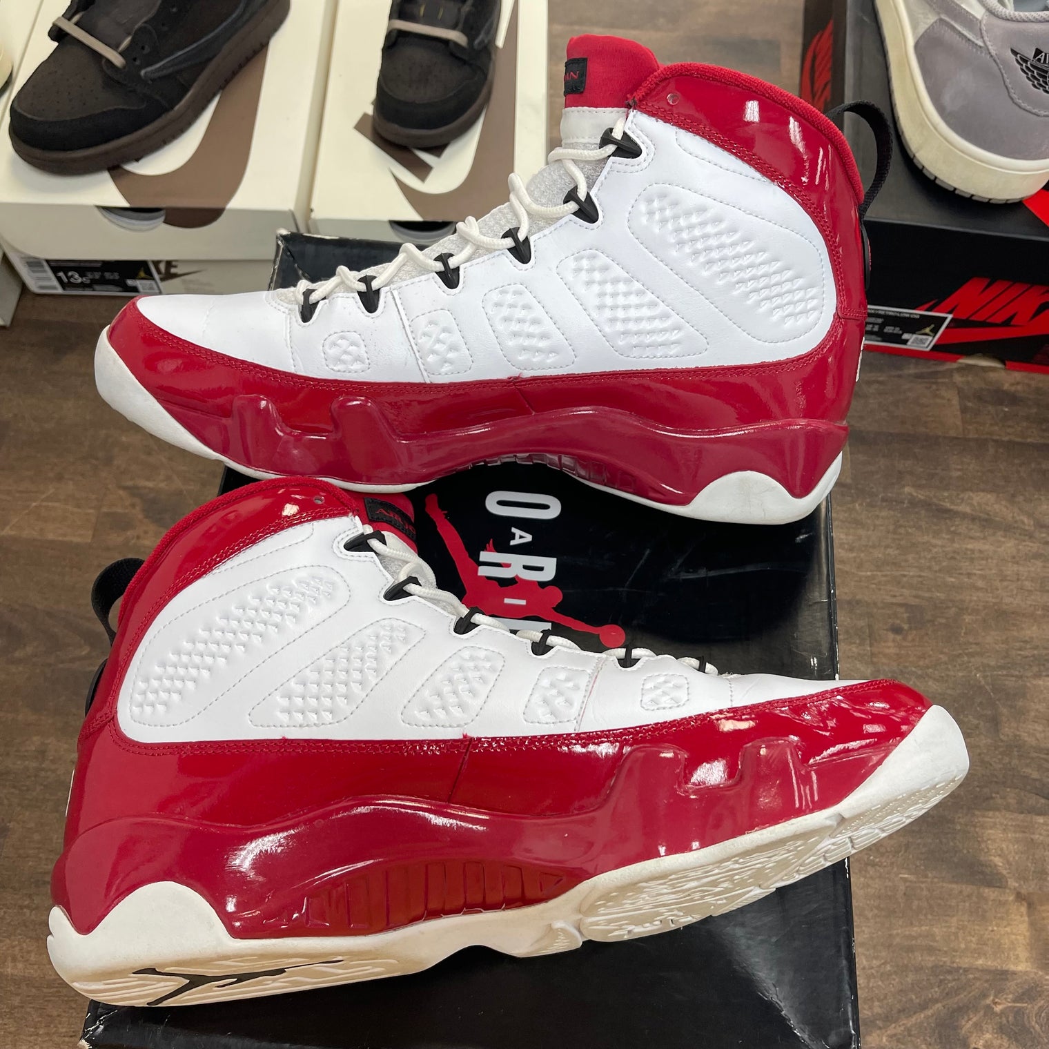 Gym Red Jordan 9 (USED)