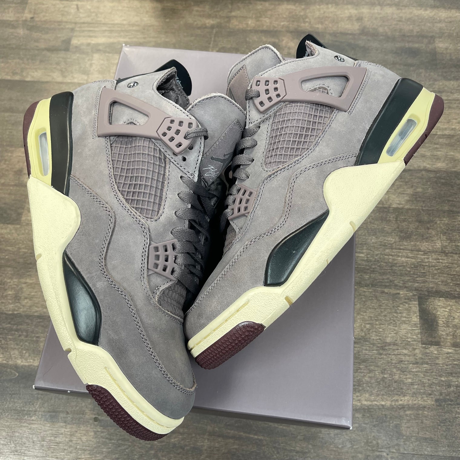 A Ma Maniere Violet Ore Jordan 4 (USED)