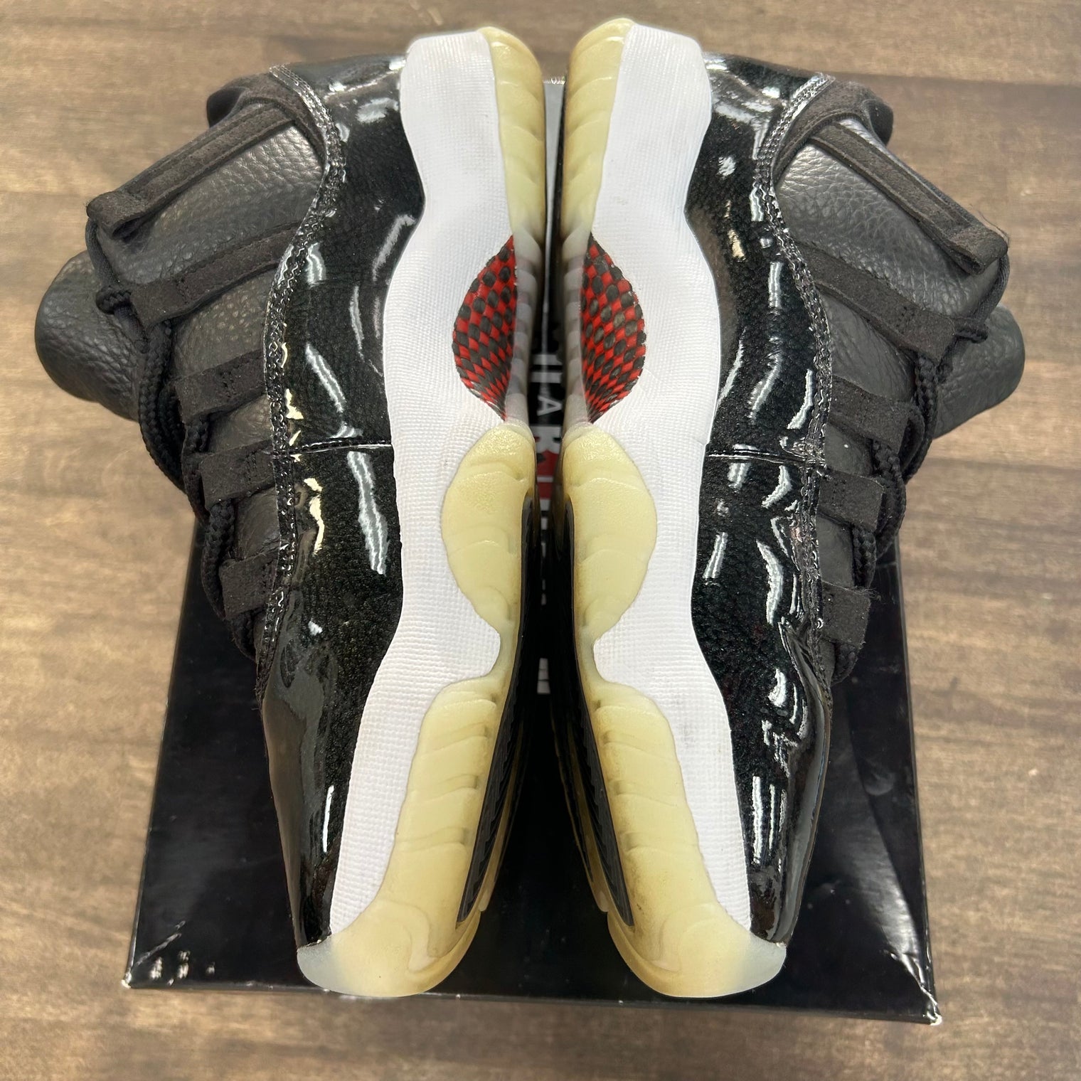 72-10 Jordan 11 Low (USED)