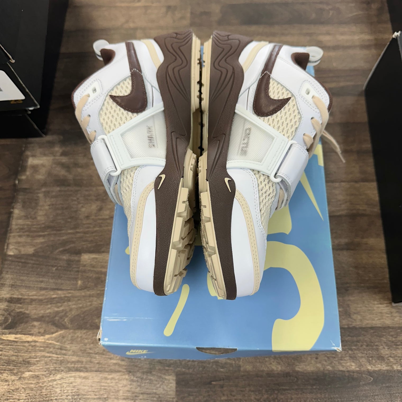 Field Jaxx Travis Scott Light Chocolate (USED)
