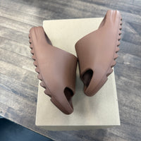 Flax Yeezy Slide (USED, No Box)