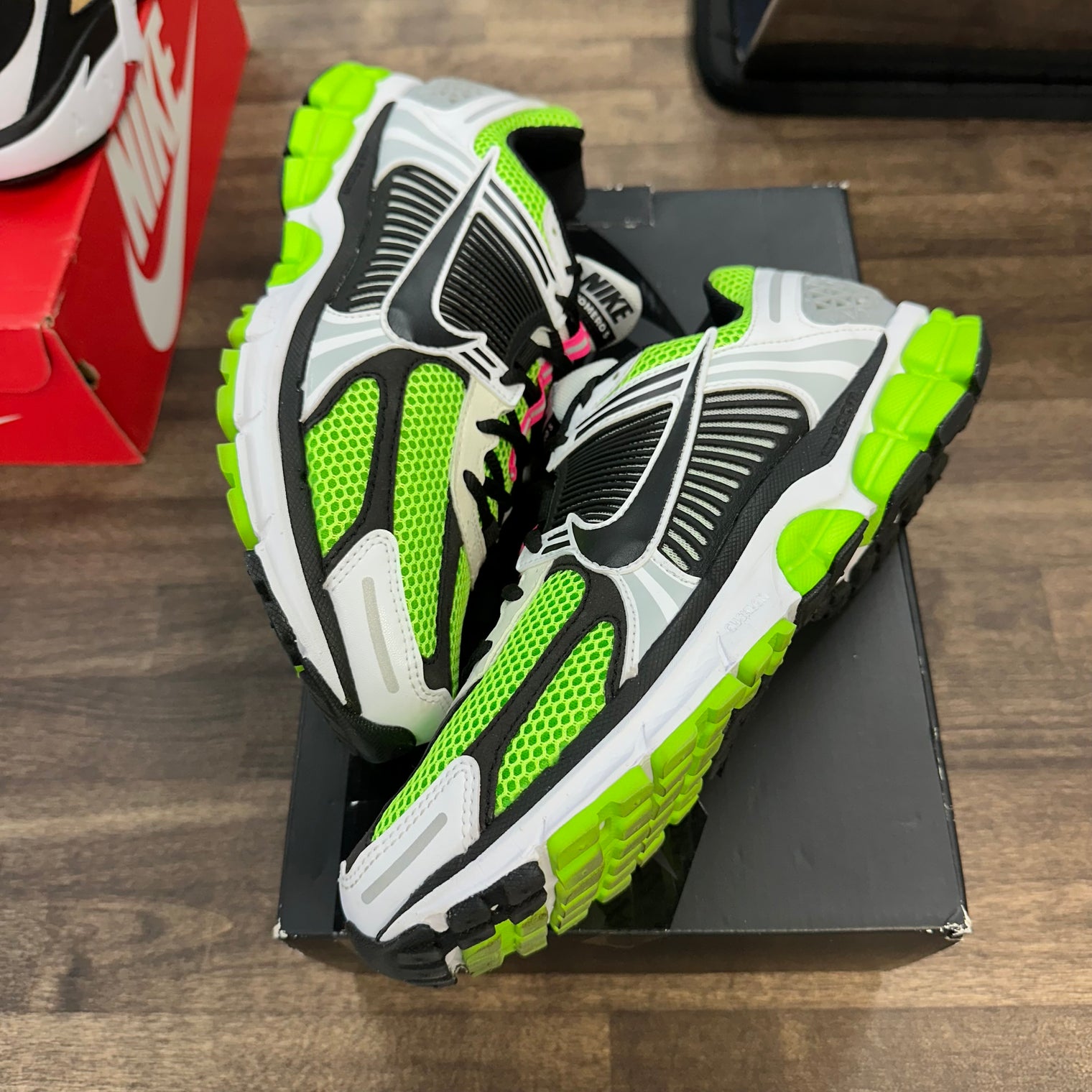 Electric Green Black Zoom Vomero 5 (USED)
