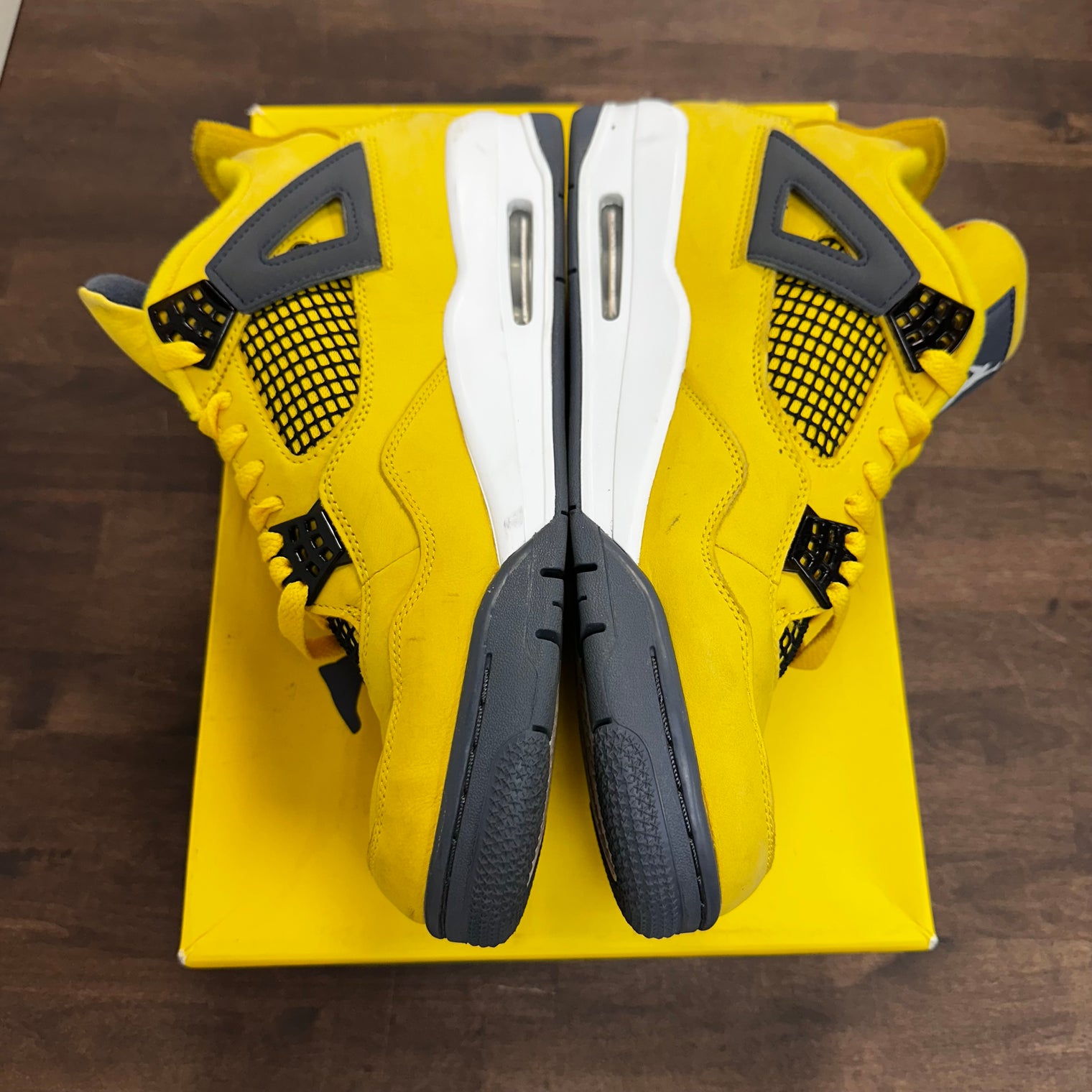 Lightning Jordan 4 (USED)