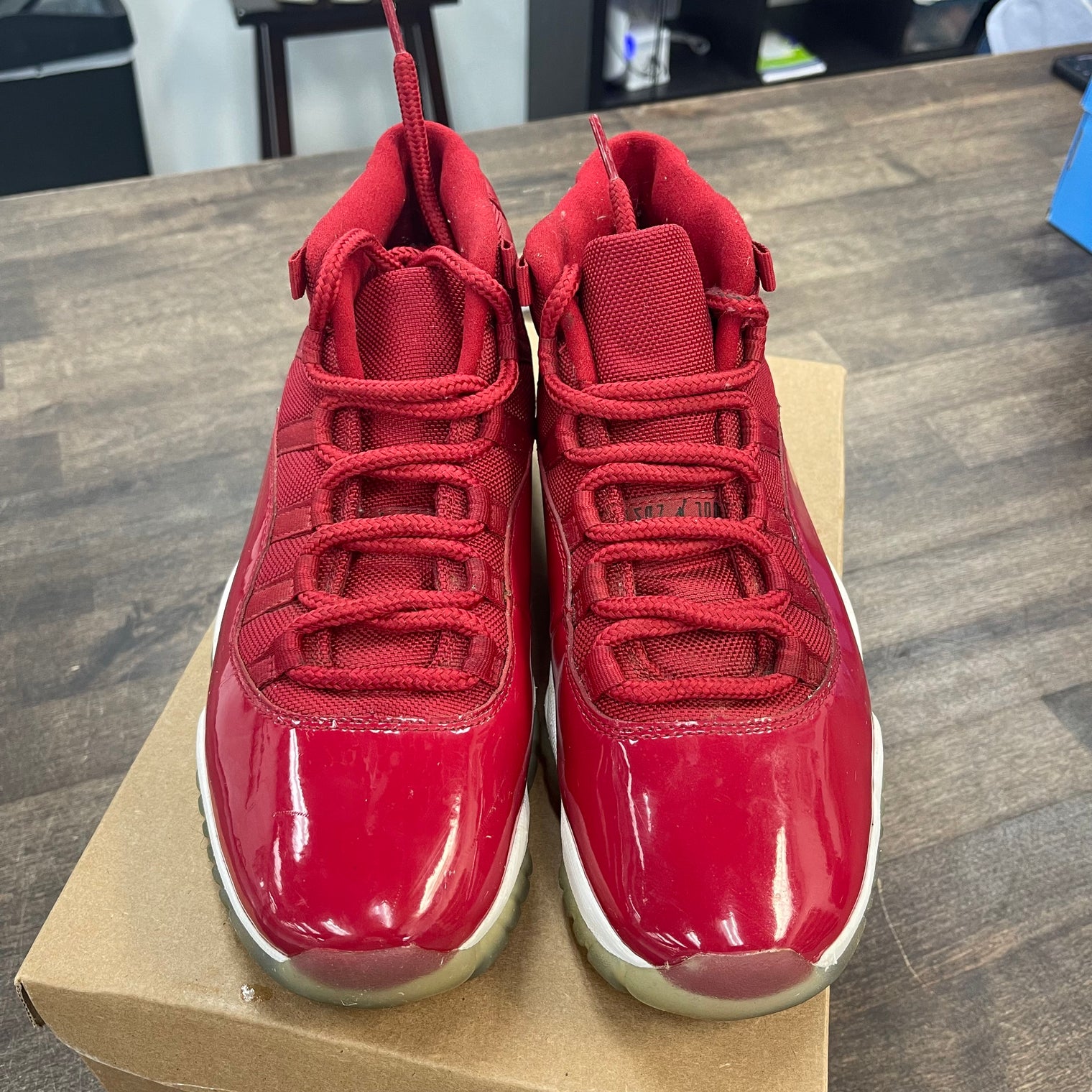 Win like 96 Jordan 11 (USED, No Box)