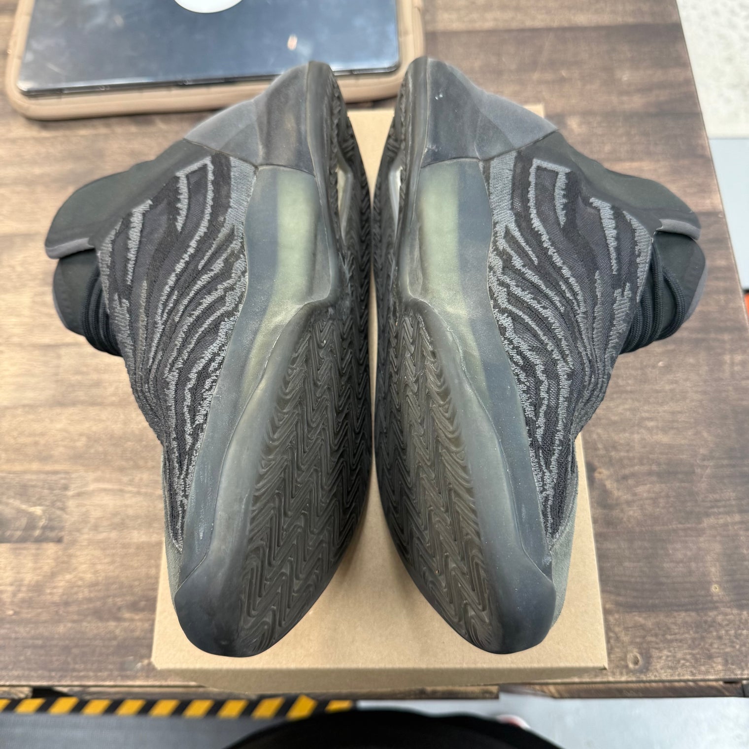 Onyx Yeezy QNTM (USED,No Box)