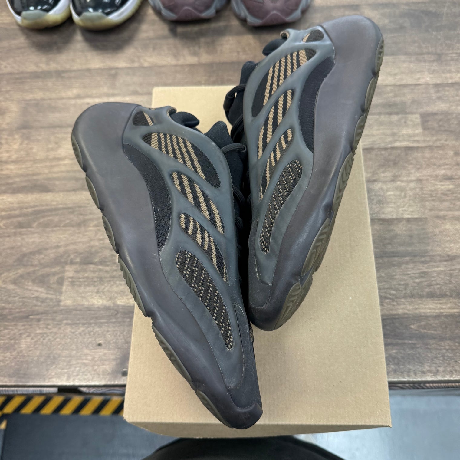Clay Brown Yeezy 700 V3 (USED, No Box)