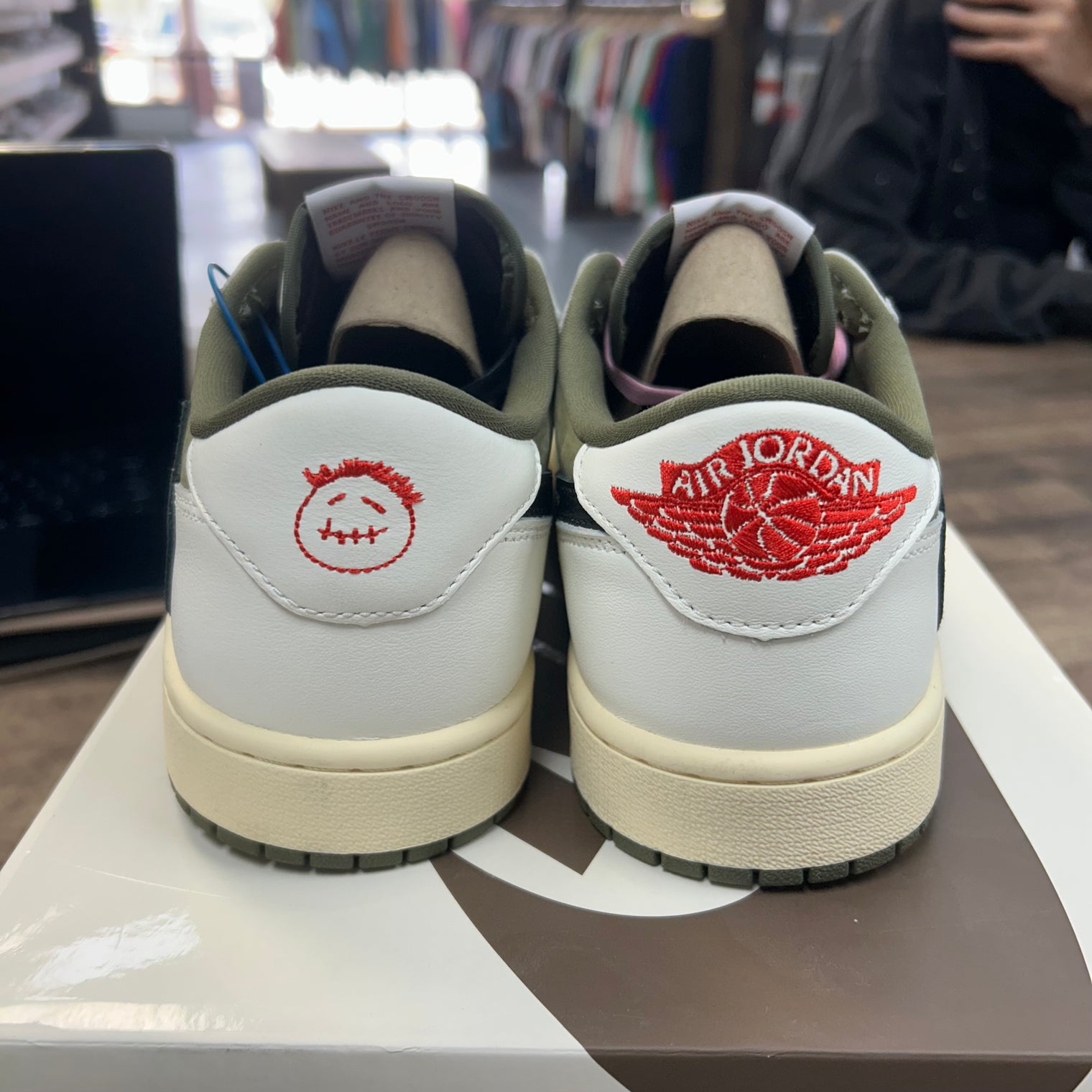 Medium Olive Travis Scott Jordan 1 Low OG SP (USED)