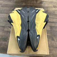 Honey Flux Yeezy 700 MNVN (USED)