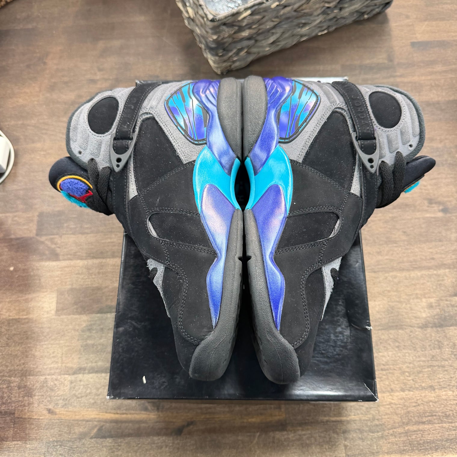 Jordan 8 Retro Aqua (2025) (US 8.5) (Lightly Worn)