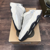 Analog Yeezy 700 (USED)