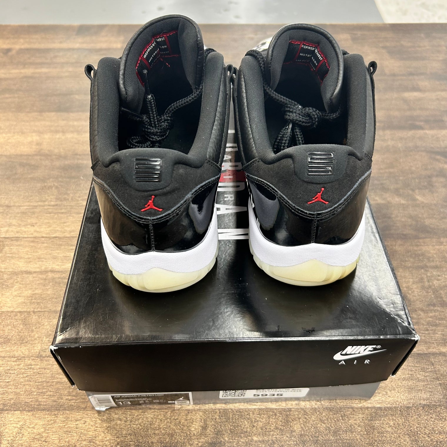72-10 Jordan 11 Low (USED)