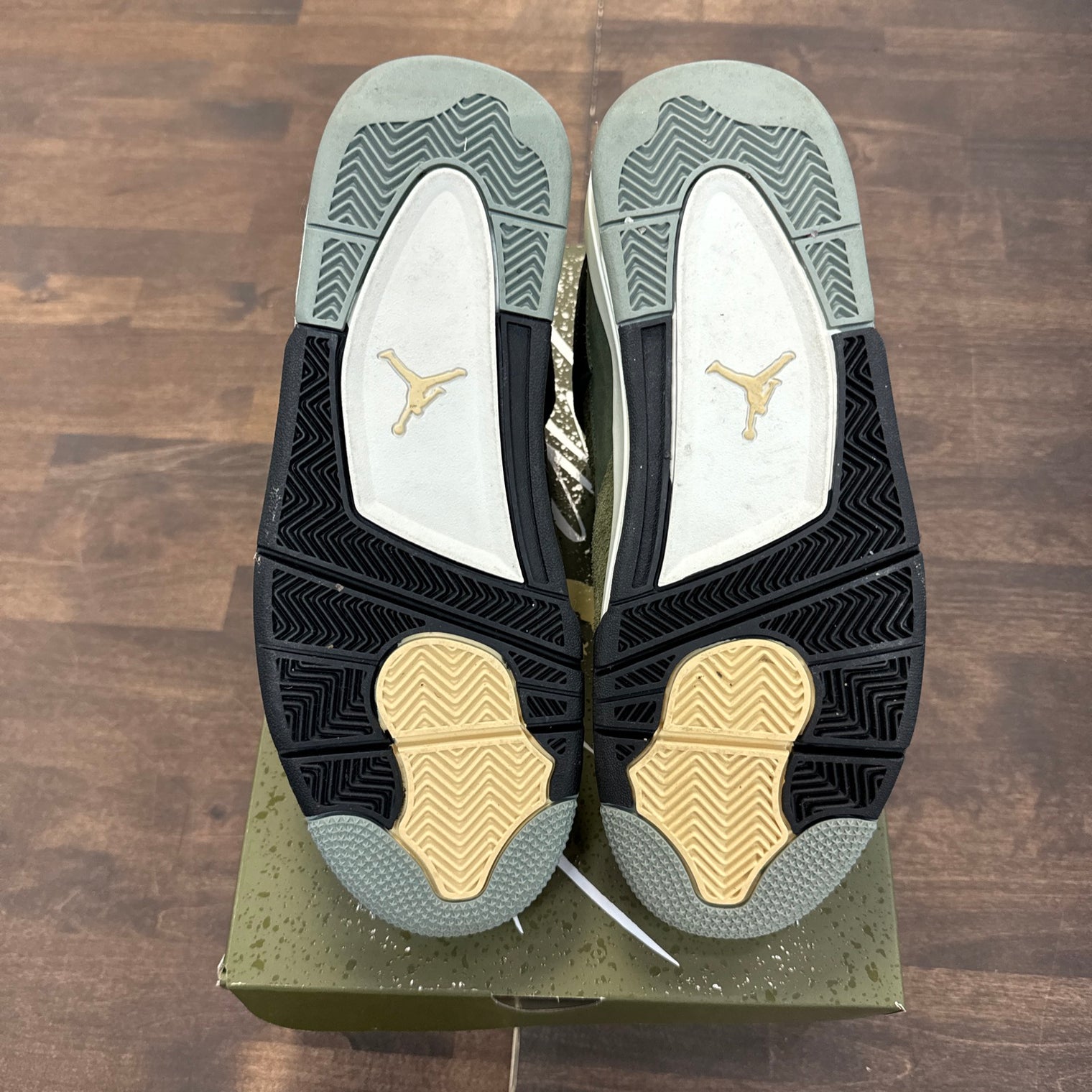Craft Olive Jordan 4 (USED)